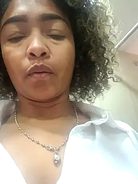 Snapshot of BiiancaEstradaa chatting on October 5, 5:22 pm BiiancaEstradaa online show from October 5, 5:22 pm