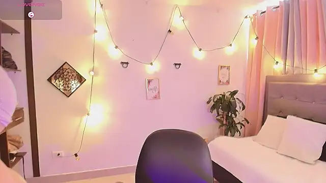 Seraphyne666 online show from November 7, 7:25 pm