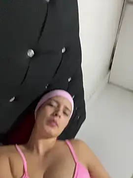 Snapshot of Mia_jhoonson chatting on November 10, 2:21 am Mia jhoonson online show from November 10, 2:21 am