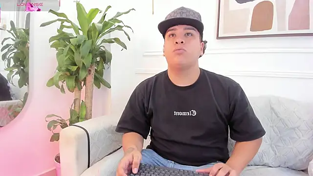Snapshot of Naim_Bennetsex chatting on September 12, 5:35 pm Naim Bennetsex online show from September 12, 5:35 pm