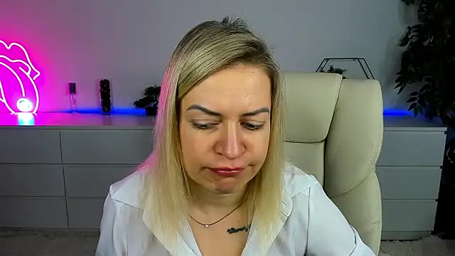 Snapshot of Anna_Snows chatting on October 28, 6:39 am Anna Snows online show from October 28, 6:39 am