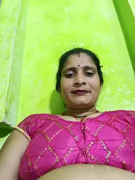 Snapshot of Hot-piuy chatting on October 31, 5:03 pm Hot-piuy online show from October 31, 5:03 pm