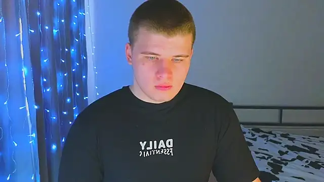 kittenmurr online show from November 25, 3:06 am