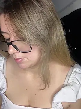 Snapshot of Blair_Bunnyy chatting on November 20, 6:13 am Blair Bunnyy online show from November 20, 6:13 am