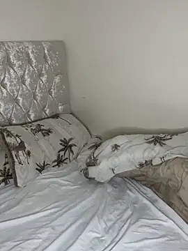 Snapshot of Charsworld chatting on October 31, 7:04 pm Charsworld online show from October 31, 7:04 pm