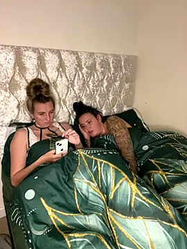 Snapshot of Charsworld chatting on November 20, 5:45 pm Charsworld online show from November 20, 5:45 pm