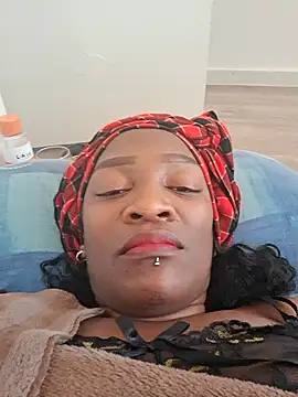 Yummychoklit online show from September 8, 2:49 pm