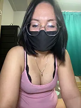 melyiaaa online show from December 22, 2:47 pm