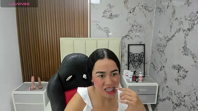 Snapshot of BRIHANACONOR chatting on September 22, 12:18 pm BRIHANACONOR online show from September 22, 12:18 pm