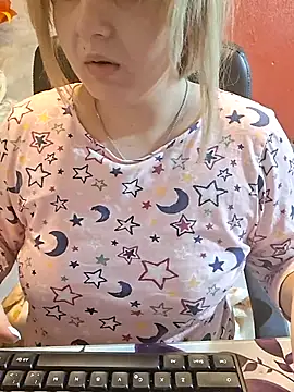 Snapshot of qSensi chatting on November 28, 10:12 pm qSensi online show from November 28, 10:12 pm