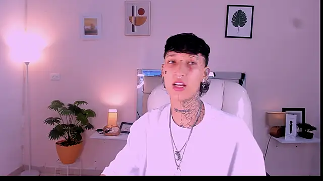 Snapshot of Luci_Rose chatting on November 5, 3:39 am Luci Rose online show from November 5, 3:39 am