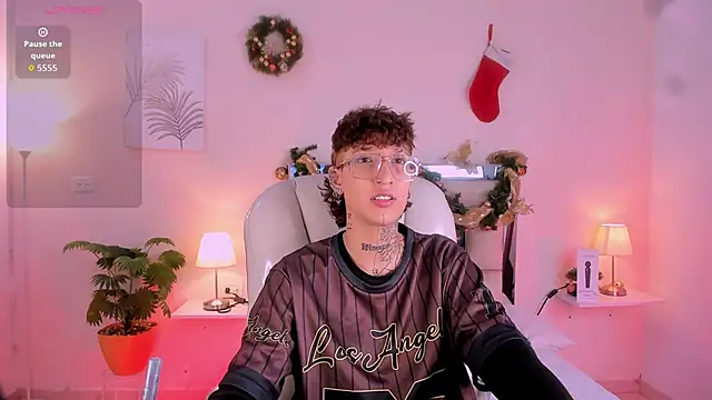 Snapshot of Luci_Rose chatting on December 3, 4:09 am Luci Rose online show from December 3, 4:09 am