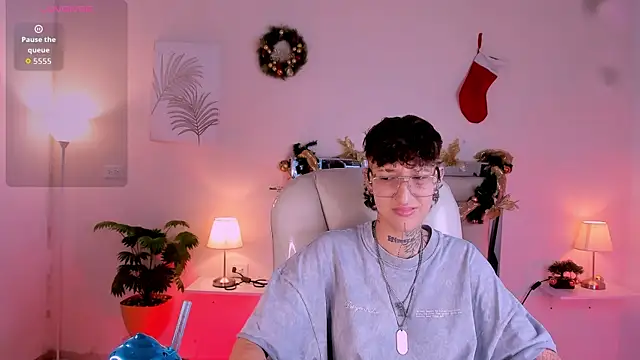 Snapshot of Luci_Rose chatting on December 4, 3:38 am Luci Rose online show from December 4, 3:38 am