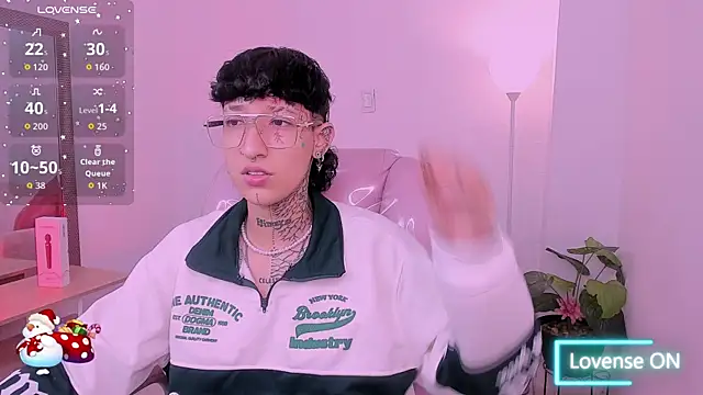 Snapshot of Luci_Rose chatting on December 19, 8:49 pm Luci Rose online show from December 19, 8:49 pm