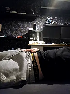 Snapshot of Trekkerboi chatting on November 3, 9:16 pm Trekkerboi online show from November 3, 9:16 pm