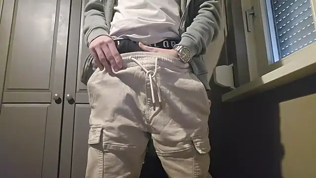 Snapshot of Trekkerboi chatting on December 14, 1:27 pm Trekkerboi online show from December 14, 1:27 pm