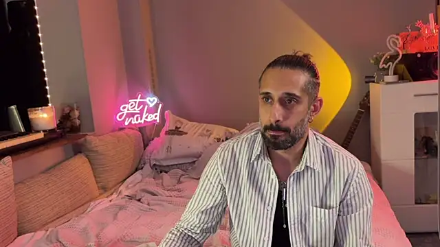 Secret Lovers1 online show from May 2, 7:19 pm
