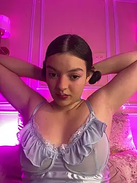 Snapshot of AriaHeavenss chatting on December 14, 2:39 am AriaHeavenss online show from December 14, 2:39 am