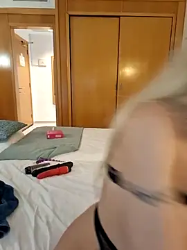 Snapshot of slg1 chatting on November 3, 10:38 am slg1 online show from November 3, 10:38 am