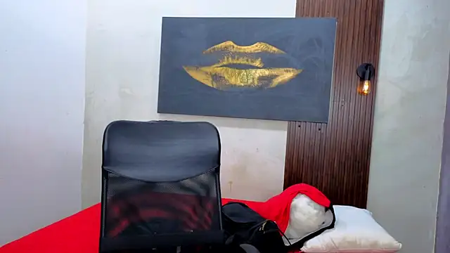 Snapshot of DylanGuss chatting on September 9, 11:43 am DylanGuss online show from September 9, 11:43 am