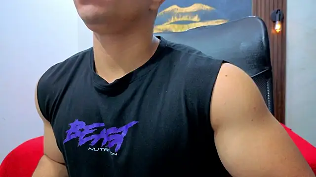 Snapshot of DylanGuss chatting on September 11, 11:32 am DylanGuss online show from September 11, 11:32 am