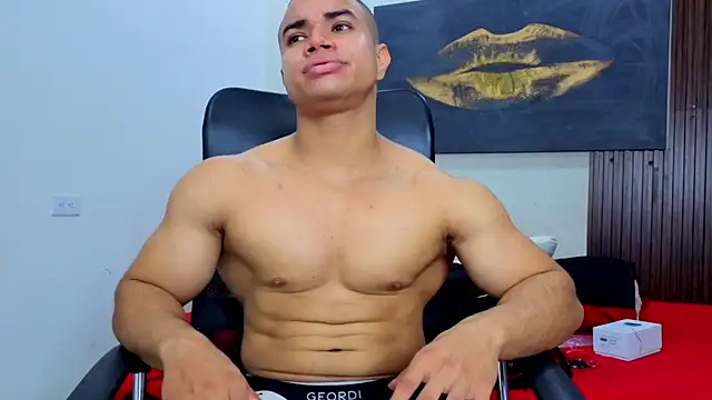 Snapshot of DylanGuss chatting on September 13, 12:27 pm DylanGuss online show from September 13, 12:27 pm