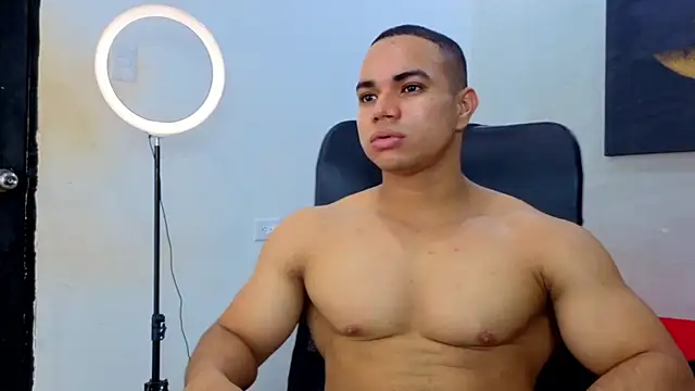 Snapshot of DylanGuss chatting on September 28, 11:48 am DylanGuss online show from September 28, 11:48 am