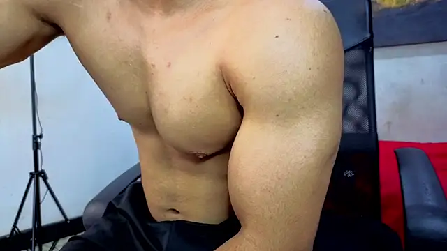 Snapshot of DylanGuss chatting on October 1, 11:49 am DylanGuss online show from October 1, 11:49 am