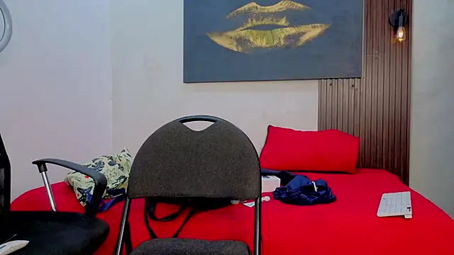 Snapshot of DylanGuss chatting on October 12, 11:53 am DylanGuss online show from October 12, 11:53 am