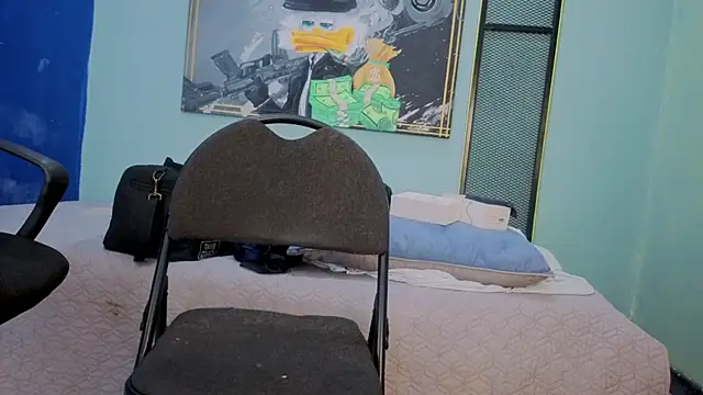 Snapshot of DylanGuss chatting on November 27, 12:07 pm DylanGuss online show from November 27, 12:07 pm