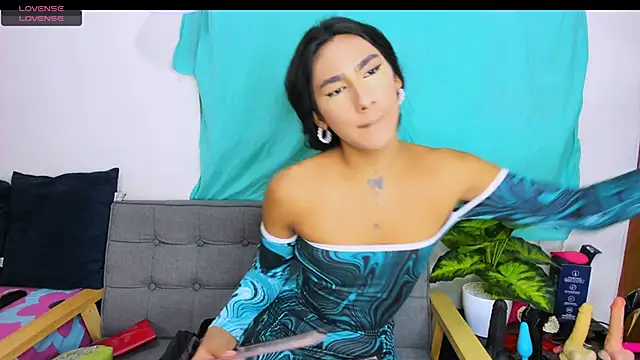 Snapshot of zou_quira chatting on November 10, 12:42 am zou quira online show from November 10, 12:42 am