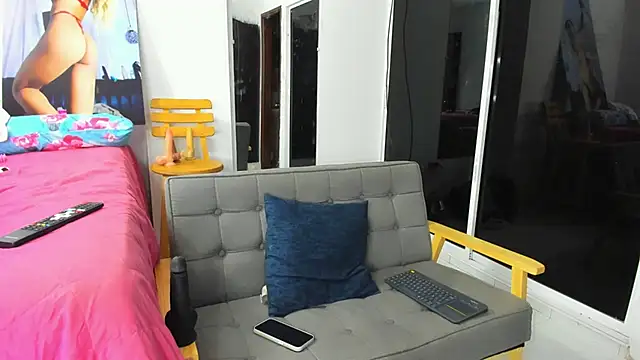 zou quira online show from January 7, 2:03 am