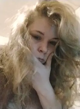 Snapshot of LacyLaurent chatting on September 22, 2:02 am LacyLaurent online show from September 22, 2:02 am