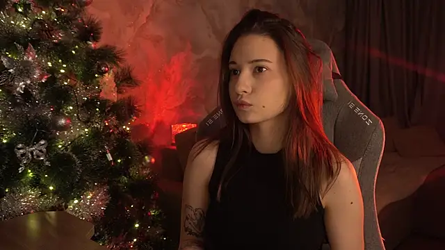 Snapshot of LumeNova chatting on December 21, 1:46 am LumeNova online show from December 21, 1:46 am