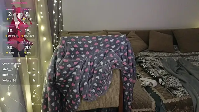 Snapshot of EvaDior13 chatting on November 6, 8:21 pm EvaDior13 online show from November 6, 8:21 pm