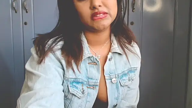 Snapshot of Indian_GlowingMiax chatting on September 17, 11:12 am Indian GlowingMiax online show from September 17, 11:12 am