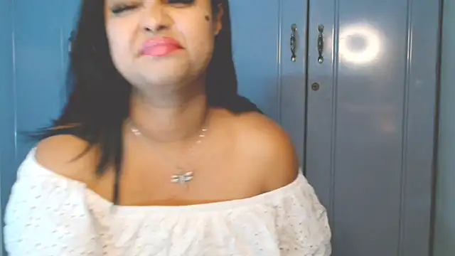 Snapshot of Indian_GlowingMiax chatting on October 6, 6:27 pm Indian GlowingMiax online show from October 6, 6:27 pm