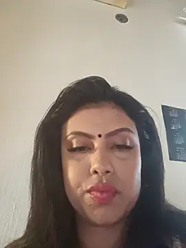 Snapshot of Indian_GlowingMiax chatting on December 18, 5:24 am Indian GlowingMiax online show from December 18, 5:24 am