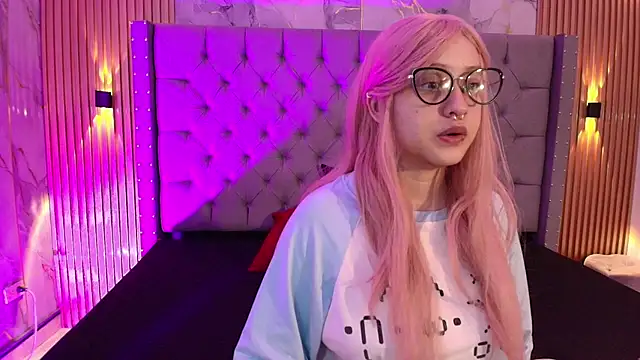 Snapshot of Suxan_White_ chatting on November 17, 11:49 am Suxan White online show from November 17, 11:49 am