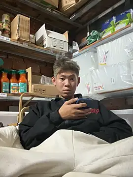 Snapshot of linh21107 chatting on November 22, 8:24 am linh21107 online show from November 22, 8:24 am