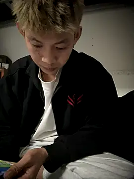 Snapshot of linh21107 chatting on November 27, 10:28 am linh21107 online show from November 27, 10:28 am