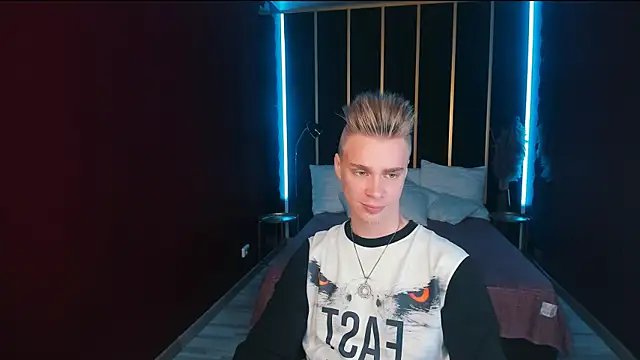 Snapshot of LawrenceMiles chatting on September 22, 10:50 am LawrenceMiles online show from September 22, 10:50 am