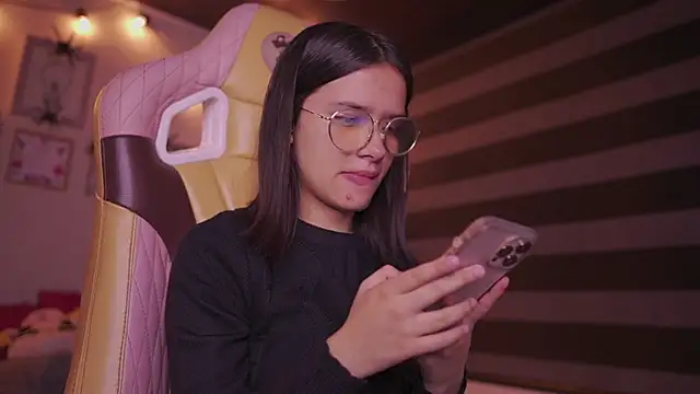 Snapshot of Lana_Dreams_ chatting on October 29, 11:17 pm Lana Dreams online show from October 29, 11:17 pm