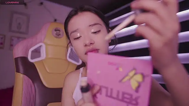 Snapshot of Lana_Dreams_ chatting on November 15, 12:45 pm Lana Dreams online show from November 15, 12:45 pm