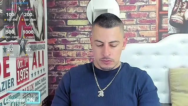 Snapshot of scotty_musicc chatting on September 11, 10:21 pm scotty musicc online show from September 11, 10:21 pm