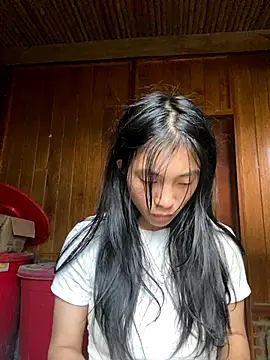 Snapshot of EmLy02 chatting on October 2, 9:05 am EmLy02 online show from October 2, 9:05 am