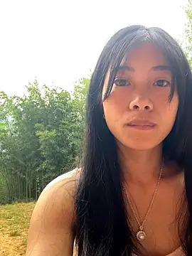 Snapshot of EmLy02 chatting on October 10, 11:59 pm EmLy02 online show from October 10, 11:59 pm