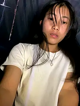 Snapshot of EmLy02 chatting on October 14, 1:06 am EmLy02 online show from October 14, 1:06 am