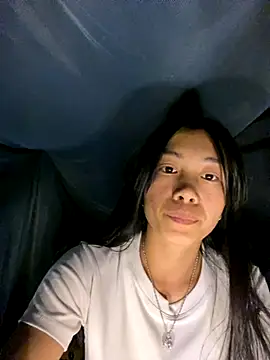 Snapshot of EmLy02 chatting on October 19, 1:01 pm EmLy02 online show from October 19, 1:01 pm