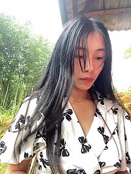 Snapshot of EmLy02 chatting on October 20, 1:06 am EmLy02 online show from October 20, 1:06 am